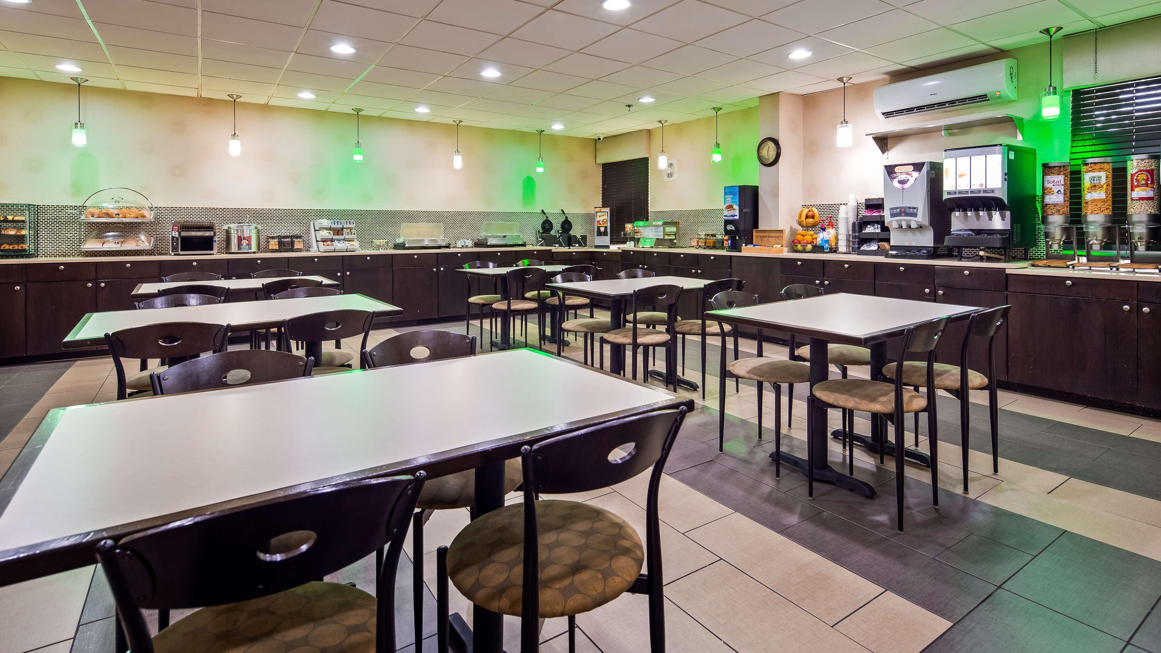 Best Western Plus Richmond Sandston Exterior foto